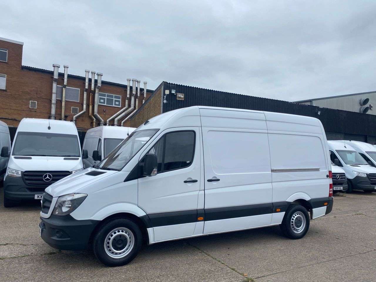A 2017 MERCEDES-BENZ SPRINTER 2.1 314 CDI L2 H2 MWB H/ROOF RWD 140BHP. EURO 6 ULEZ. 138K MLS. PX A 2017 MERCEDES-BENZ SPRINTER 2.1 314 CDI L2 H2 MWB H/ROOF RWD 140BHP. EURO 6 ULEZ. 138K MLS. PX