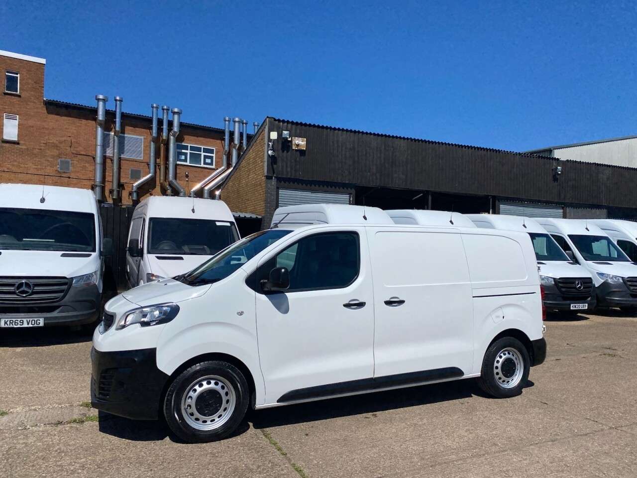 A 2020 PEUGEOT EXPERT 1.5 BLUE HDI PROFESSIONAL MWB 100BHP. LOW 65K MLS. AIRCON. FINANCE. 1 OWNER A 2020 PEUGEOT EXPERT 1.5 BLUE HDI PROFESSIONAL MWB 100BHP. LOW 65K MLS. AIRCON. FINANCE. 1 OWNER