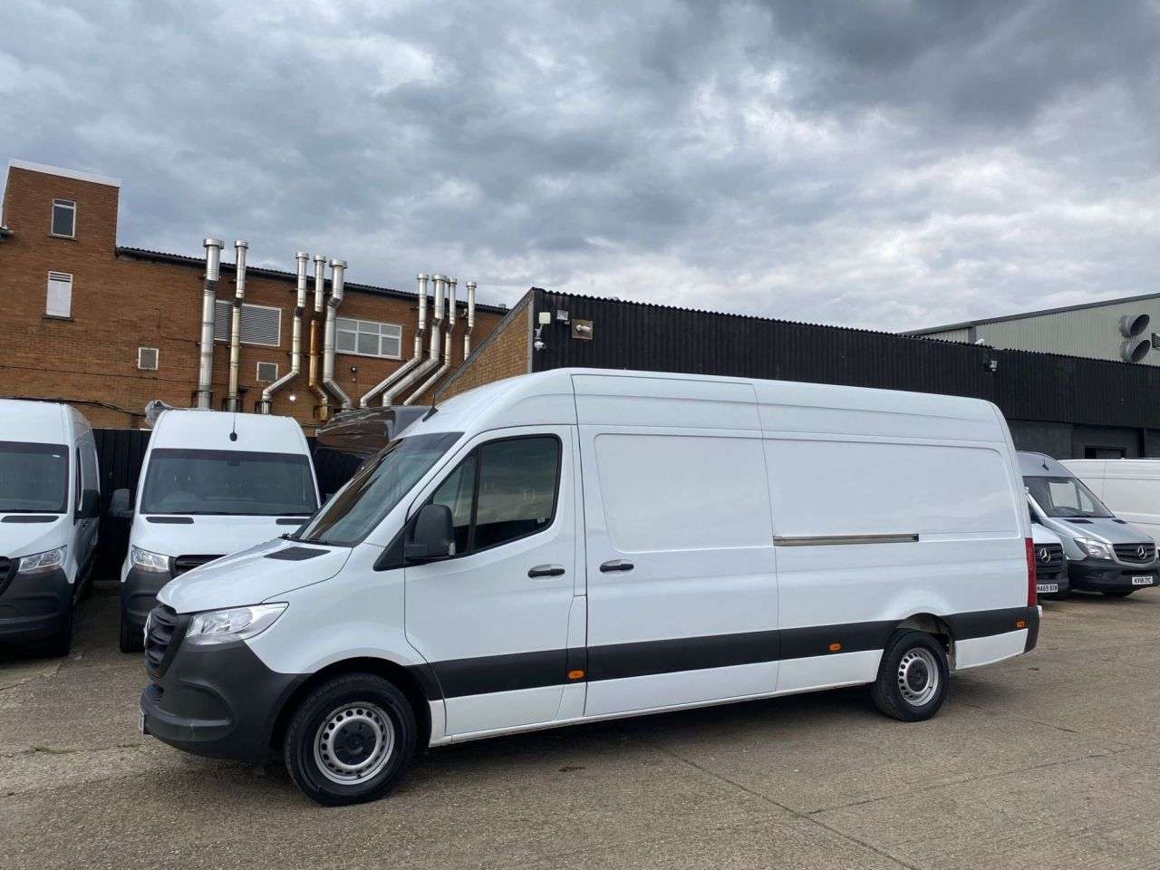 A 2021 MERCEDES-BENZ SPRINTER 2.1 314 CDI L3 H2 LWB PROGRESSIVE 140BHP. RWD. FACELIFT. EURO 6. FINANCE. P A 2021 MERCEDES-BENZ SPRINTER 2.1 314 CDI L3 H2 LWB PROGRESSIVE 140BHP. RWD. FACELIFT. EURO 6. FINANCE. P