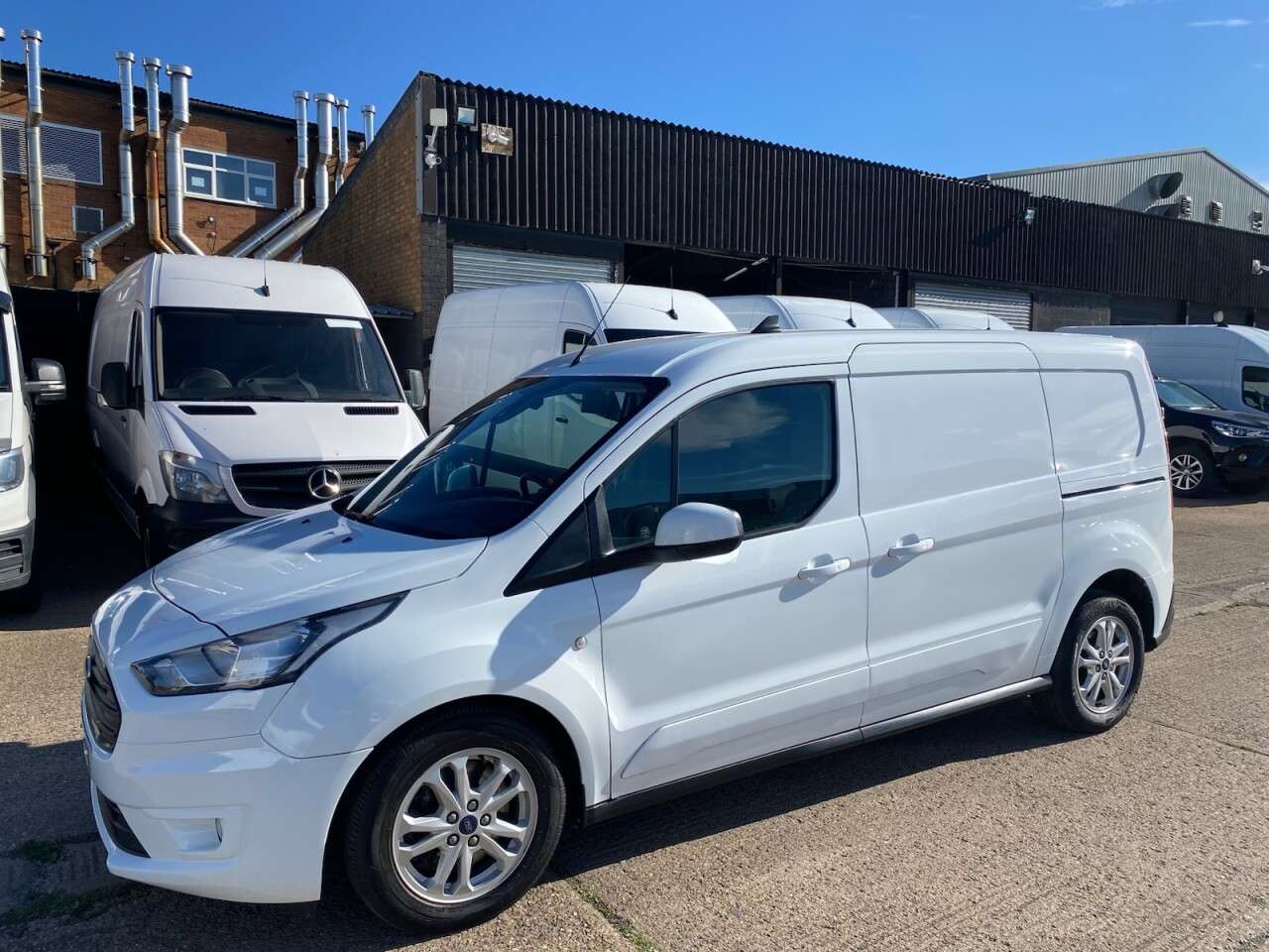 A 2022 FORD TRANSIT CONNECT 1.5 TDCI 250 ECOBLUE LIMITED AUTO L2 LWB 120BHP EURO 6 ULEZ. AIRCON. 89K ML A 2022 FORD TRANSIT CONNECT 1.5 TDCI 250 ECOBLUE LIMITED AUTO L2 LWB 120BHP EURO 6 ULEZ. AIRCON. 89K ML