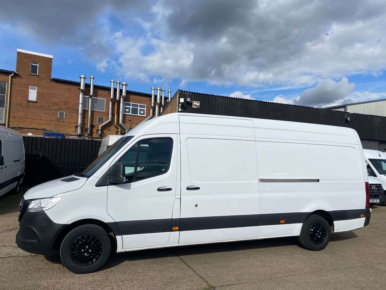 A 2020 MERCEDES-BENZ SPRINTER 2.0 315 CDI L3 H2 LWB H/ROOF PROGRESSIVE 150BHP. RWD. AIRCON. CAMERA. FINAN A 2020 MERCEDES-BENZ SPRINTER 2.0 315 CDI L3 H2 LWB H/ROOF PROGRESSIVE 150BHP. RWD. AIRCON. CAMERA. FINAN