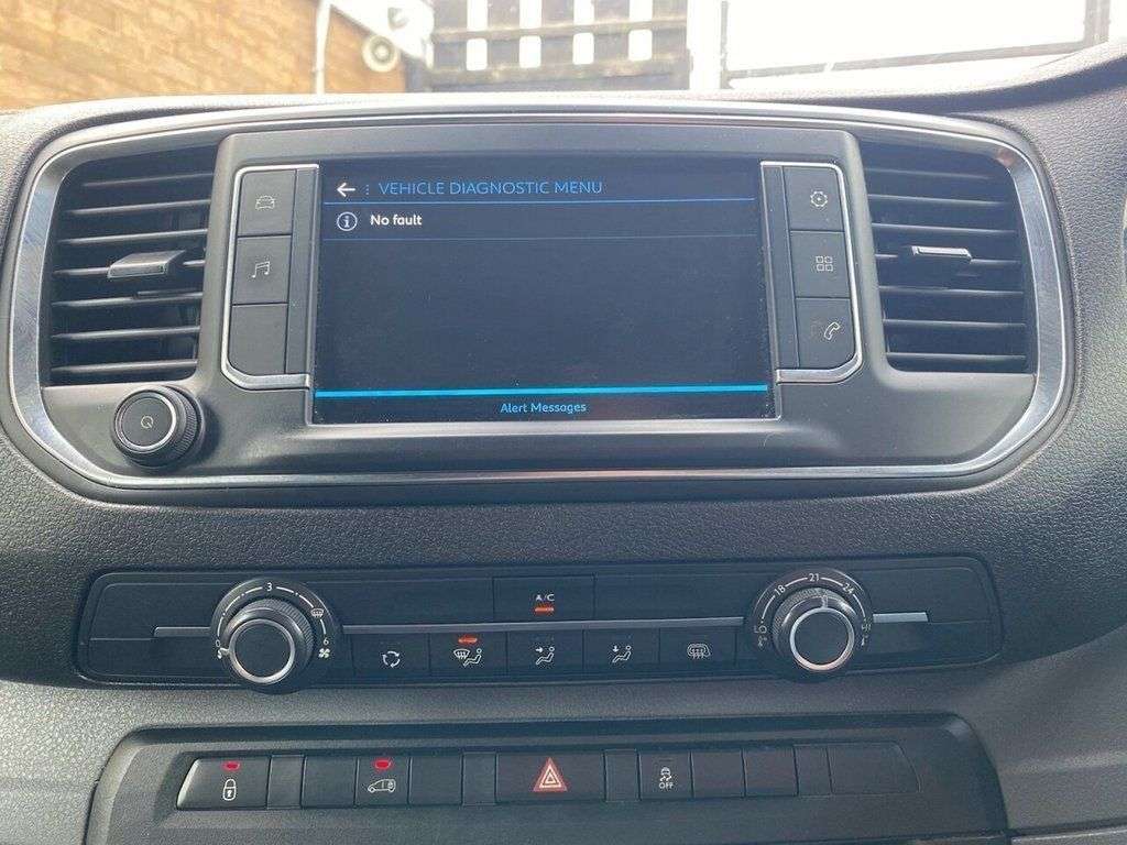 A 2021 PEUGEOT EXPERT 2.0 BLUE HDI PROFESSIONAL PREMIUM MWB 120BHP. 69K MILES. AIRCON. FINANCE. P A 2021 PEUGEOT EXPERT 2.0 BLUE HDI PROFESSIONAL PREMIUM MWB 120BHP. 69K MILES. AIRCON. FINANCE. P