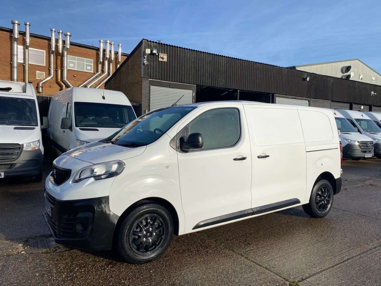 A 2021 PEUGEOT EXPERT 2.0 BLUE HDI PROFESSIONAL PREMIUM MWB 120BHP. 69K MILES. AIRCON. FINANCE. P A 2021 PEUGEOT EXPERT 2.0 BLUE HDI PROFESSIONAL PREMIUM MWB 120BHP. 69K MILES. AIRCON. FINANCE. P