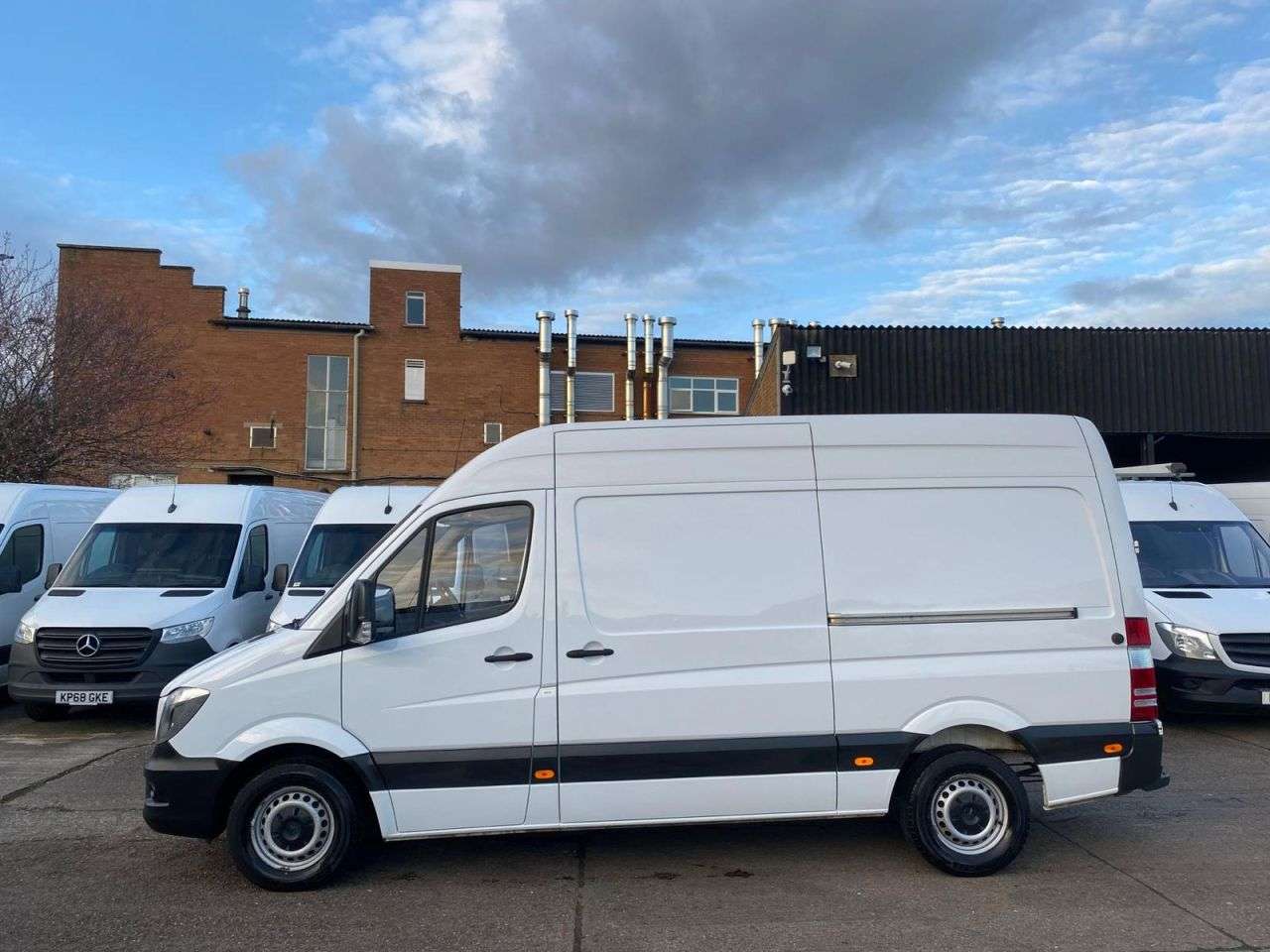 A 2017 MERCEDES-BENZ SPRINTER 2.1 314 CDI L2 H2 MWB H/ROOF RWD AUTOMATIC 7G-TRONIC 140BHP. EURO 6 ULEZ. F A 2017 MERCEDES-BENZ SPRINTER 2.1 314 CDI L2 H2 MWB H/ROOF RWD AUTOMATIC 7G-TRONIC 140BHP. EURO 6 ULEZ. F