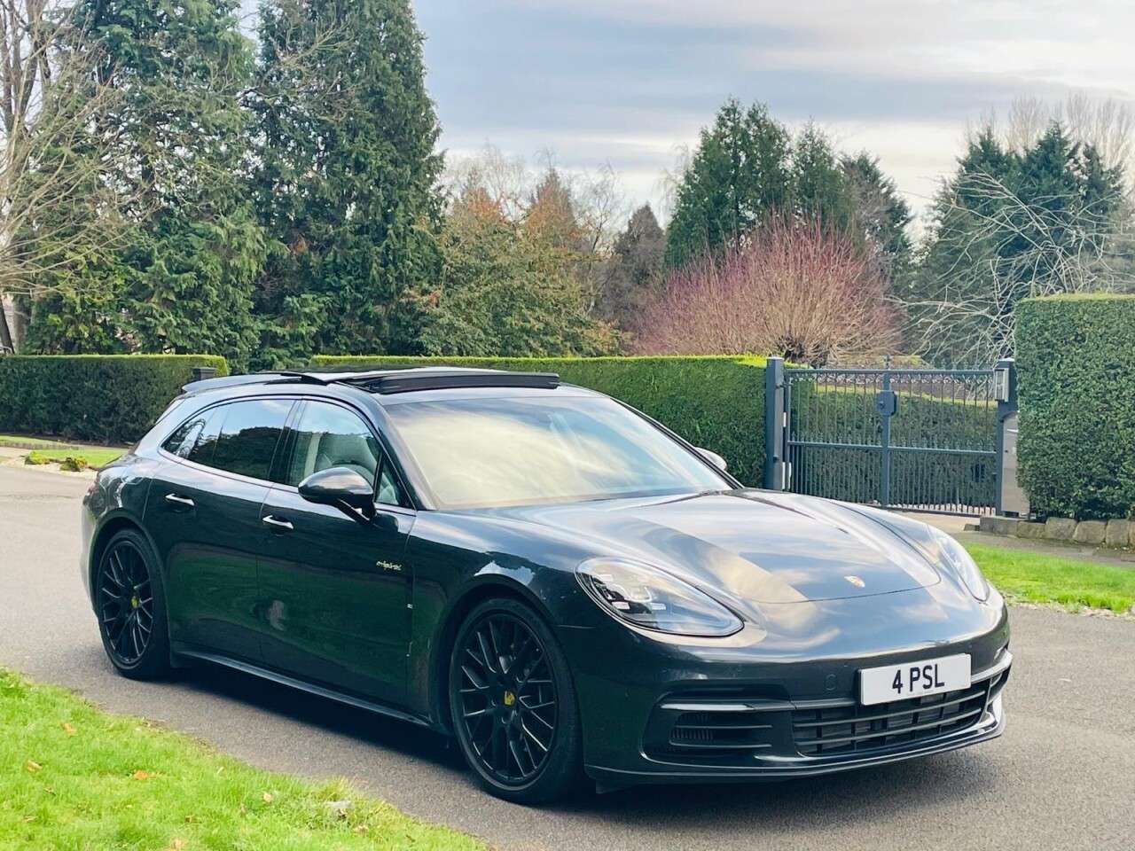 2017 PORSCHE PANAMERA 2017 PORSCHE PANAMERA