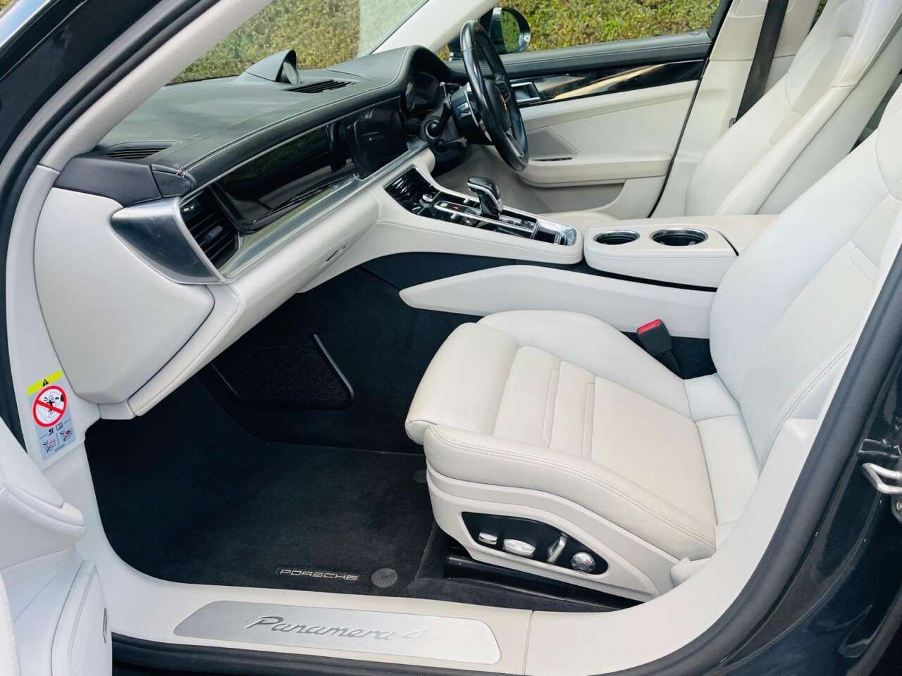 2017 PORSCHE PANAMERA 2017 PORSCHE PANAMERA