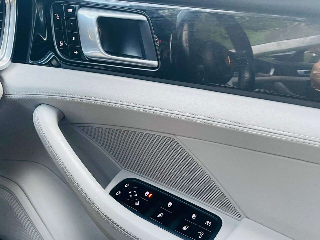 2017 PORSCHE PANAMERA 2017 PORSCHE PANAMERA