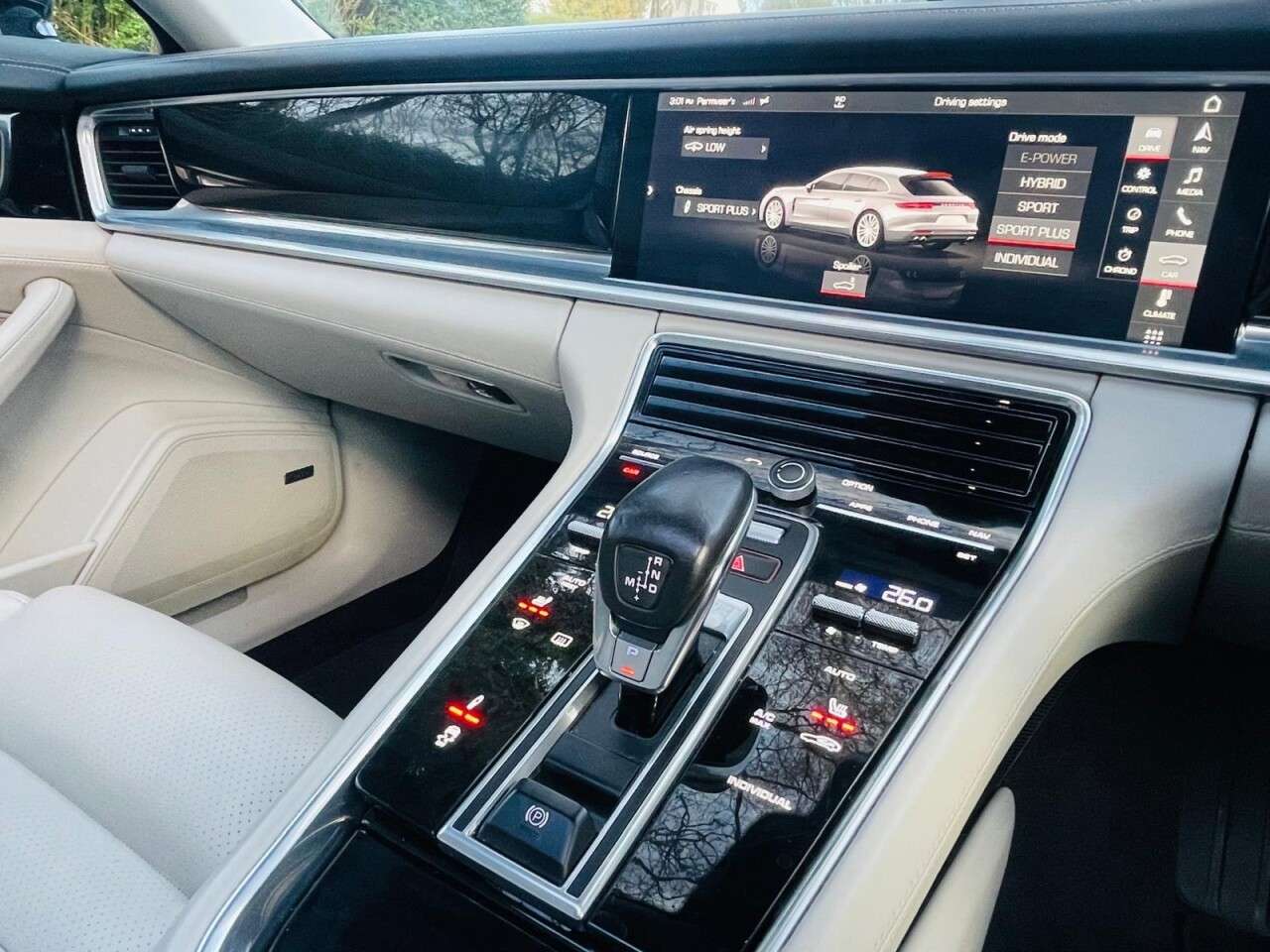 2017 PORSCHE PANAMERA 2017 PORSCHE PANAMERA