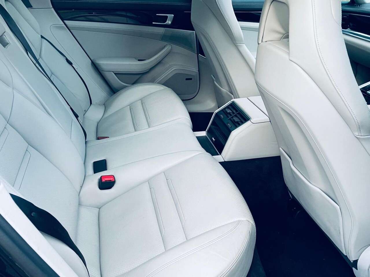 2017 PORSCHE PANAMERA 2017 PORSCHE PANAMERA