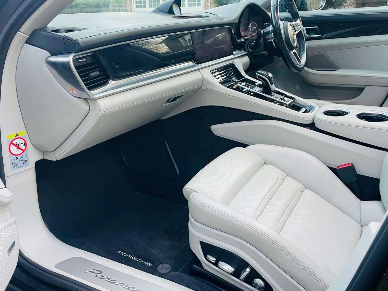 2017 PORSCHE PANAMERA 2017 PORSCHE PANAMERA