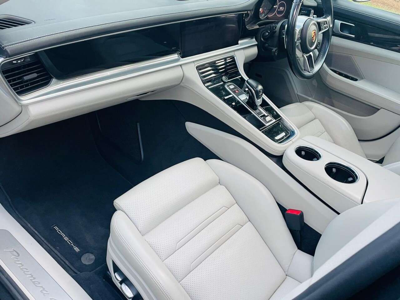 2017 PORSCHE PANAMERA 2017 PORSCHE PANAMERA