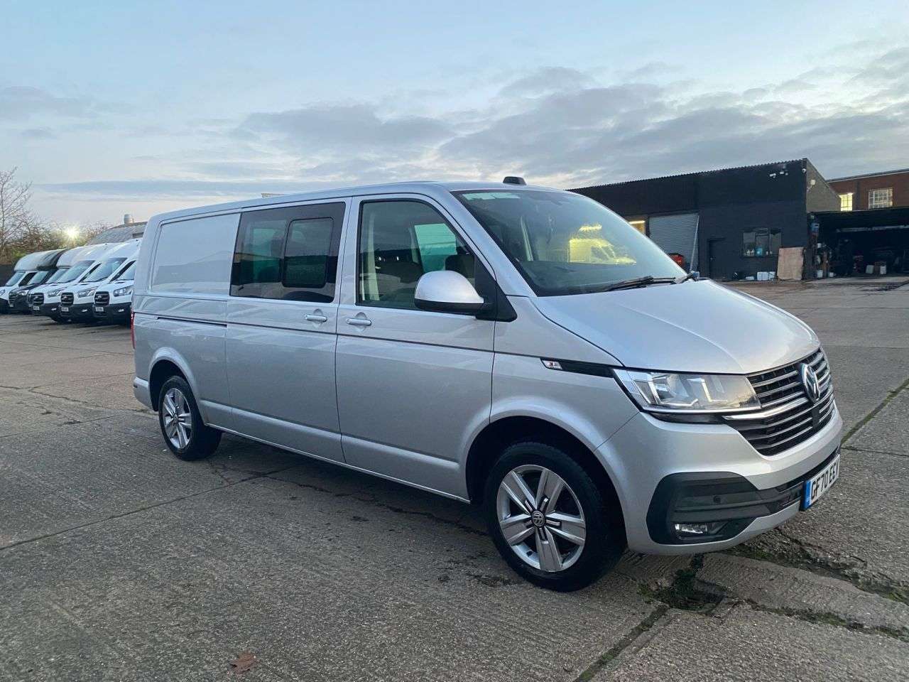 A 2020 VOLKSWAGEN TRANSPORTER 2.0 TDI T32 LWB HIGHLINE 150BHP KOMBI DOUBLE CAB DSG AUTO FWD. AC. SENSORS. A 2020 VOLKSWAGEN TRANSPORTER 2.0 TDI T32 LWB HIGHLINE 150BHP KOMBI DOUBLE CAB DSG AUTO FWD. AC. SENSORS.