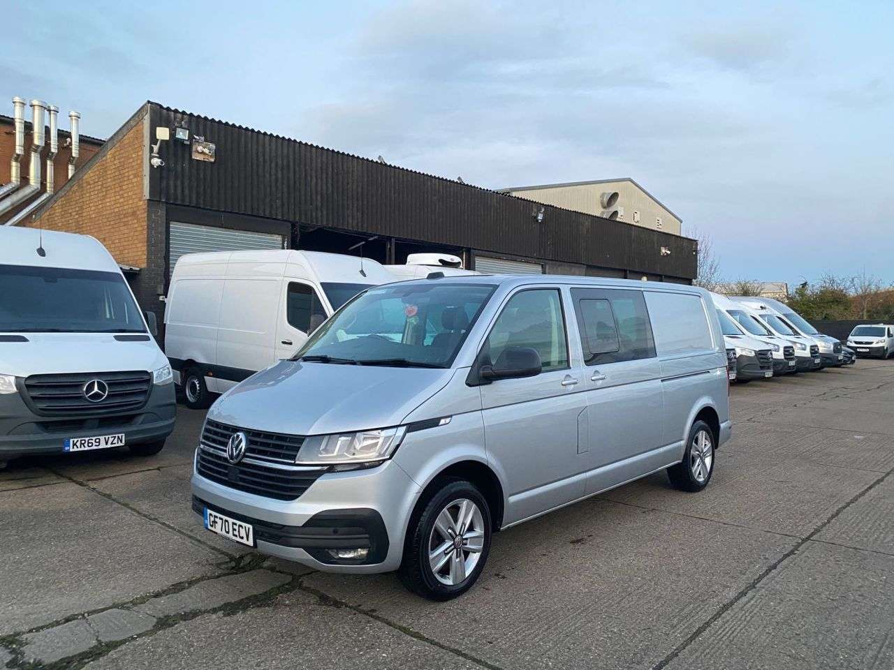 A 2020 VOLKSWAGEN TRANSPORTER 2.0 TDI T32 LWB HIGHLINE 150BHP KOMBI DOUBLE CAB DSG AUTO FWD. AC. SENSORS. A 2020 VOLKSWAGEN TRANSPORTER 2.0 TDI T32 LWB HIGHLINE 150BHP KOMBI DOUBLE CAB DSG AUTO FWD. AC. SENSORS.