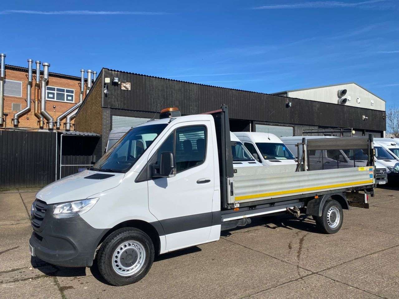 A 2021 MERCEDES-BENZ SPRINTER 2.0 315 CDI L3 PROGRESSIVE RWD DROPSIDE PICK UP FLATBED TAIL LIFT 3.5T 150B A 2021 MERCEDES-BENZ SPRINTER 2.0 315 CDI L3 PROGRESSIVE RWD DROPSIDE PICK UP FLATBED TAIL LIFT 3.5T 150B