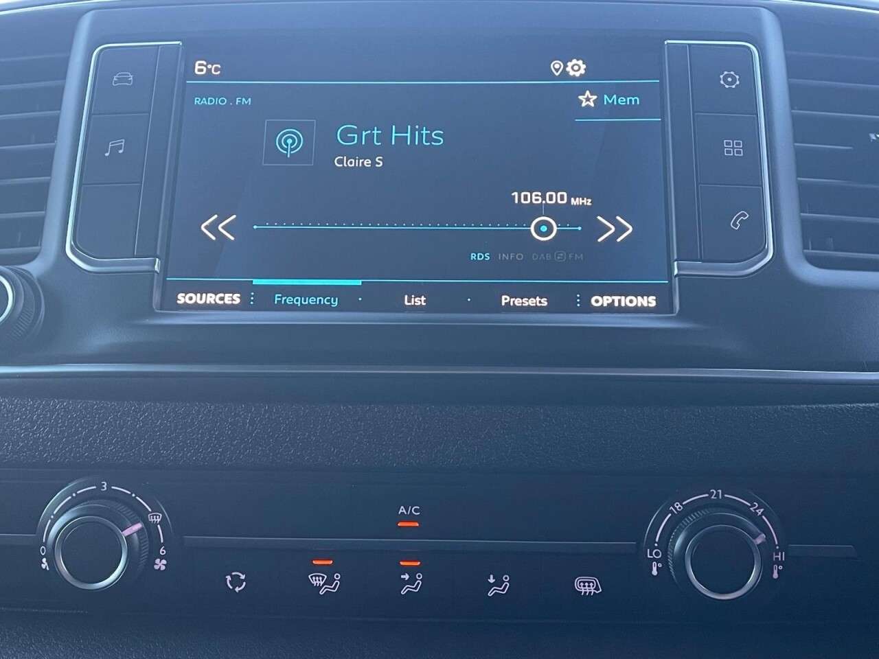 A 2020 PEUGEOT EXPERT 2.0 BLUE HDI PROFESSIONAL MWB 120BHP. AIRCON. APPLE CAR PLAY. LOW 63K MILES A 2020 PEUGEOT EXPERT 2.0 BLUE HDI PROFESSIONAL MWB 120BHP. AIRCON. APPLE CAR PLAY. LOW 63K MILES