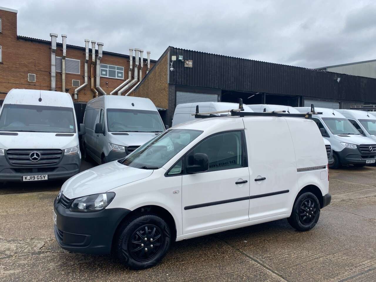 A 2015 VOLKSWAGEN CADDY 1.6 TDI C20 STARTLINE L1 H1 SWB 75BHP. AIRCON. 57K MILES. 1 PREVIOUS OWNER. A 2015 VOLKSWAGEN CADDY 1.6 TDI C20 STARTLINE L1 H1 SWB 75BHP. AIRCON. 57K MILES. 1 PREVIOUS OWNER.