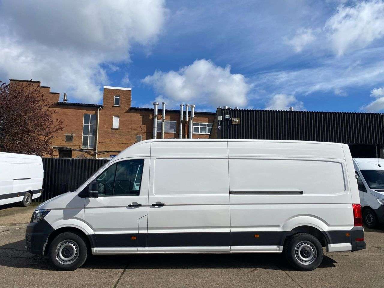 A 2020 VOLKSWAGEN CRAFTER 2.0 TDI CR35 LWB STARTLINE BUSINESS H/ROOF 140BHP. AIRCON. SENSORS. FWD. EU A 2020 VOLKSWAGEN CRAFTER 2.0 TDI CR35 LWB STARTLINE BUSINESS H/ROOF 140BHP. AIRCON. SENSORS. FWD. EU