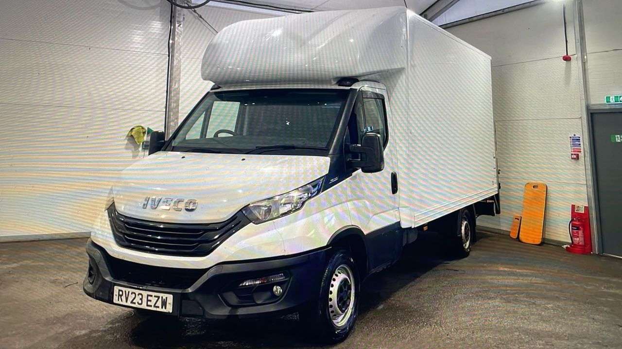 A 0 IVECO DAILY 2.3D HPI 14V 35S 3000 LUTON BOX TAIL LIFT VAN. AIRCON. EURO 6 ULEZ. FINANCE A 0 IVECO DAILY 2.3D HPI 14V 35S 3000 LUTON BOX TAIL LIFT VAN. AIRCON. EURO 6 ULEZ. FINANCE