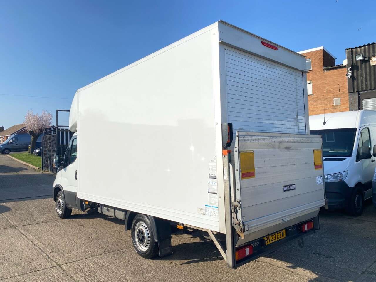 A 2023 IVECO DAILY 2.3D HPI 14V 35S 3000 LUTON BOX TAIL LIFT VAN. AIRCON. EURO 6 ULEZ. FINANCE A 2023 IVECO DAILY 2.3D HPI 14V 35S 3000 LUTON BOX TAIL LIFT VAN. AIRCON. EURO 6 ULEZ. FINANCE