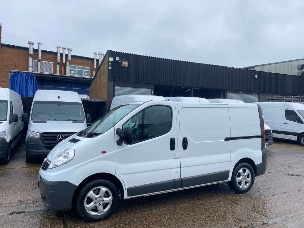 A 2014 VAUXHALL VIVARO 2.0 2700 CDTI ECOFLEX FWD L1 SWB 90BHP. REAR SENSORS. 118K MLS. PX. A 2014 VAUXHALL VIVARO 2.0 2700 CDTI ECOFLEX FWD L1 SWB 90BHP. REAR SENSORS. 118K MLS. PX.