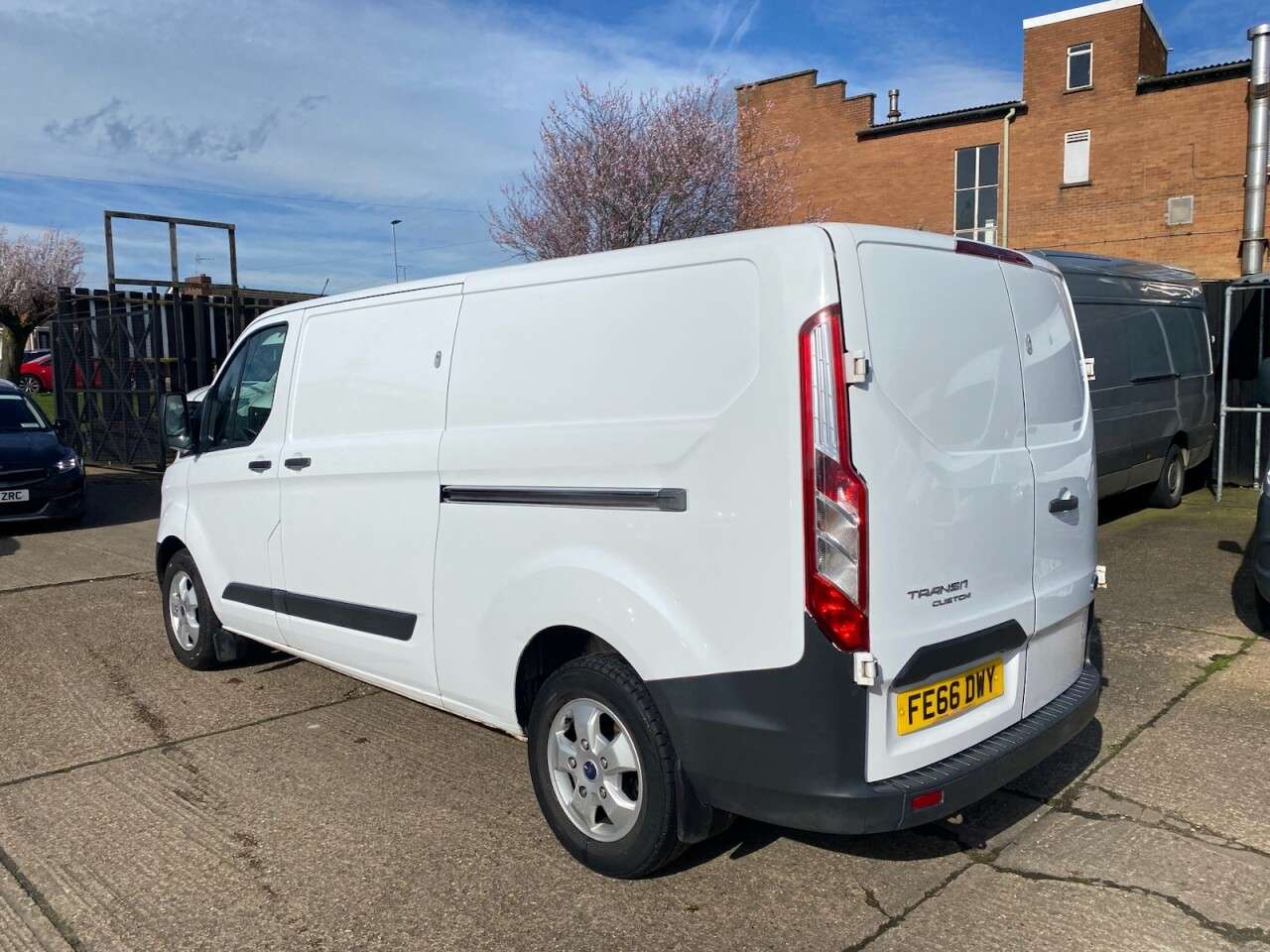 A 2016 FORD TRANSIT CUSTOM 2.2 TDCI T290 L2 H1 LWB 100BHP. ULEZ COMPLIANT. 1 OWNER. FINANCE. PX. A 2016 FORD TRANSIT CUSTOM 2.2 TDCI T290 L2 H1 LWB 100BHP. ULEZ COMPLIANT. 1 OWNER. FINANCE. PX.