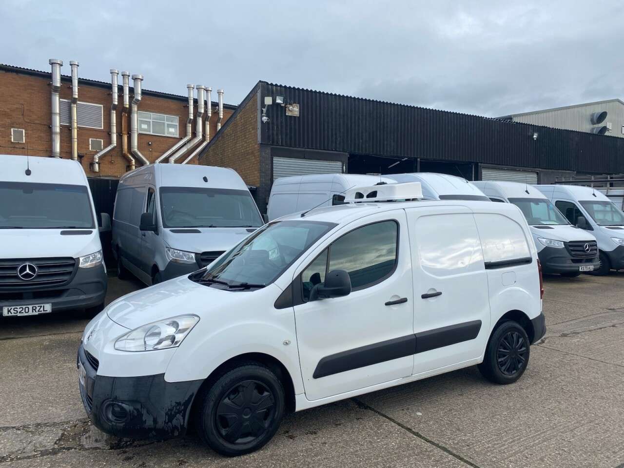 A 2013 PEUGEOT PARTNER 1.6 HDI 850 S L1 SWB 90BHP. 2 SEATER. FRIDGE CHILLER. AIRCON. 2 PREVIOUS OW A 2013 PEUGEOT PARTNER 1.6 HDI 850 S L1 SWB 90BHP. 2 SEATER. FRIDGE CHILLER. AIRCON. 2 PREVIOUS OW