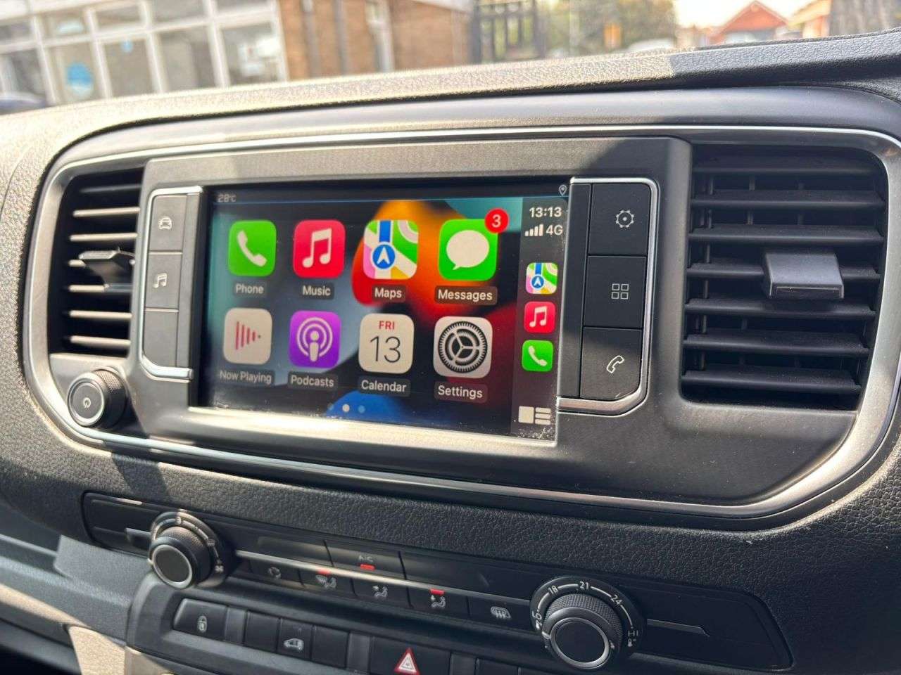 A 2022 PEUGEOT EXPERT 2.0 BLUE HDI PROFESSIONAL PREMIUM MWB 145BHP. AIRCON. 79K MLS. APPLE CAR PL A 2022 PEUGEOT EXPERT 2.0 BLUE HDI PROFESSIONAL PREMIUM MWB 145BHP. AIRCON. 79K MLS. APPLE CAR PL