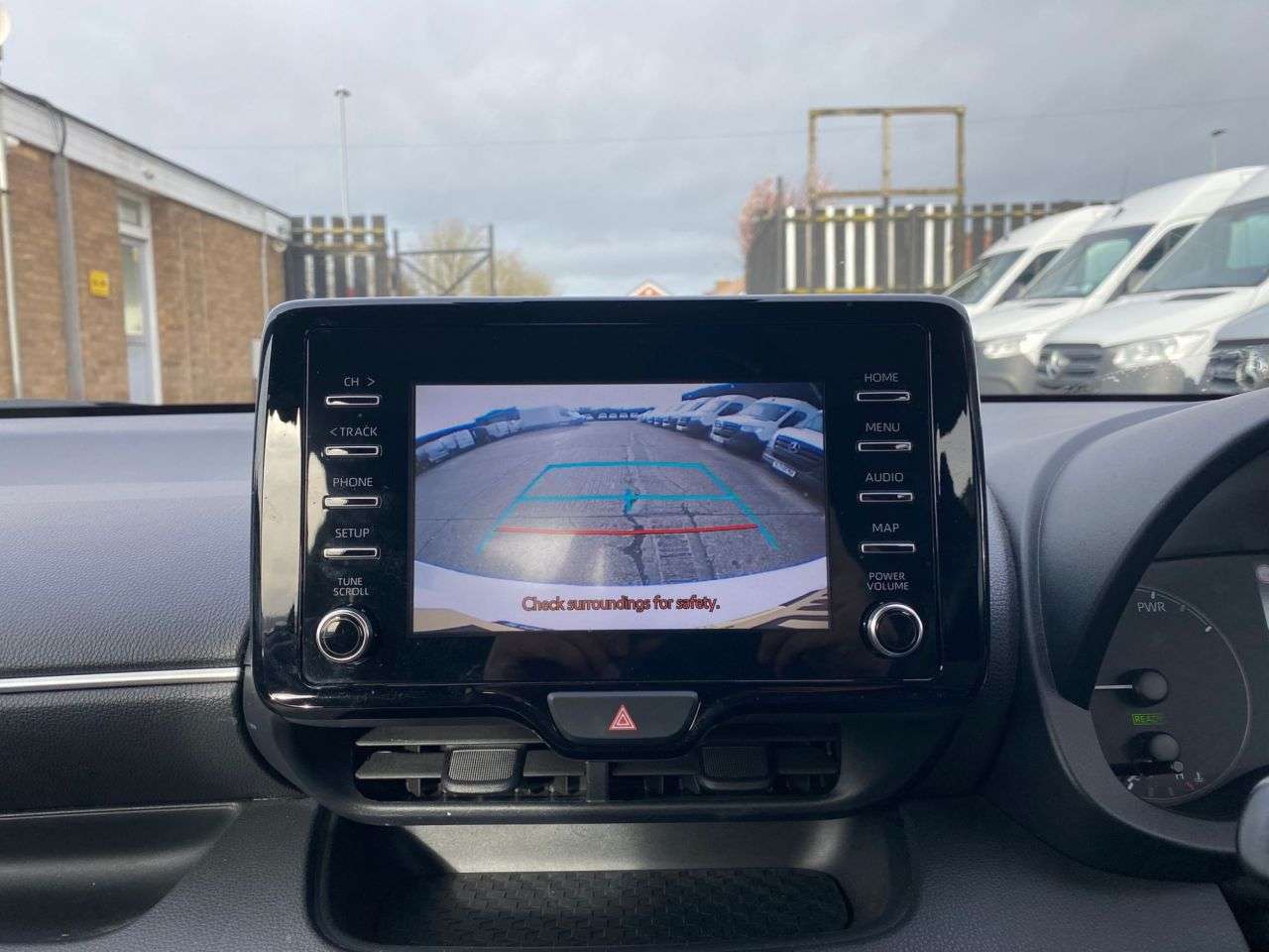 A 2022 TOYOTA YARIS 1.5 VVT-H ICON HATCHBACK 5DR PETROL HYBRID E-CVT 115BHP. EURO 6. REVERSING A 2022 TOYOTA YARIS 1.5 VVT-H ICON HATCHBACK 5DR PETROL HYBRID E-CVT 115BHP. EURO 6. REVERSING