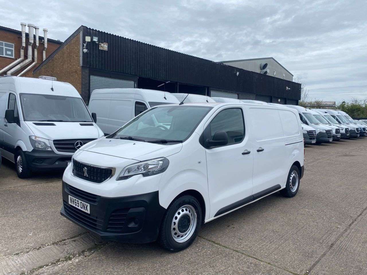 A 2020 PEUGEOT EXPERT 1.5 BLUE HDI PROFESSIONAL MWB 100BHP. LOW 47K MLS. AIRCON. FINANCE. 1 OWNER A 2020 PEUGEOT EXPERT 1.5 BLUE HDI PROFESSIONAL MWB 100BHP. LOW 47K MLS. AIRCON. FINANCE. 1 OWNER