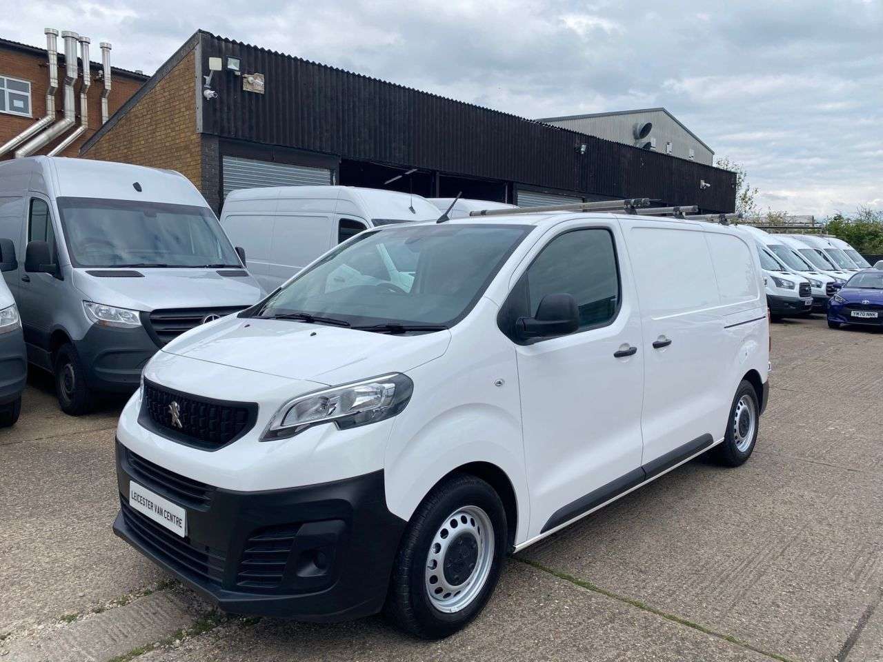 A 2022 PEUGEOT EXPERT 2.0 BLUE HDI PROFESSIONAL PREMIUM MWB 145BHP. AIRCON. 89K MLS. APPLE CAR PL A 2022 PEUGEOT EXPERT 2.0 BLUE HDI PROFESSIONAL PREMIUM MWB 145BHP. AIRCON. 89K MLS. APPLE CAR PL