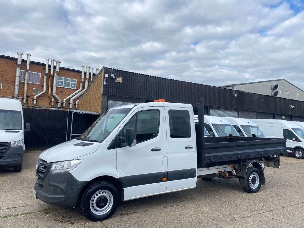 A 2020 MERCEDES-BENZ SPRINTER 2.1 316 CDI L3 TIPPER DROPSIDE 160BHP. DOUBLE CREW CAB. 7 SEATER. LOW 82K M A 2020 MERCEDES-BENZ SPRINTER 2.1 316 CDI L3 TIPPER DROPSIDE 160BHP. DOUBLE CREW CAB. 7 SEATER. LOW 82K M