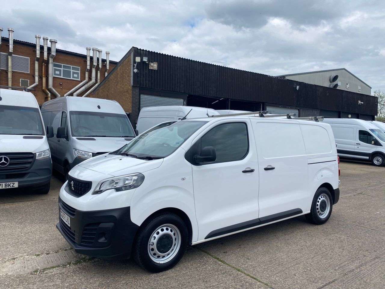 A 2022 PEUGEOT EXPERT 1.5 BLUE HDI PROFESSIONAL PREMIUM MWB 100BHP. LOW 83K MLS. AIRCON. FINANCE. A 2022 PEUGEOT EXPERT 1.5 BLUE HDI PROFESSIONAL PREMIUM MWB 100BHP. LOW 83K MLS. AIRCON. FINANCE.
