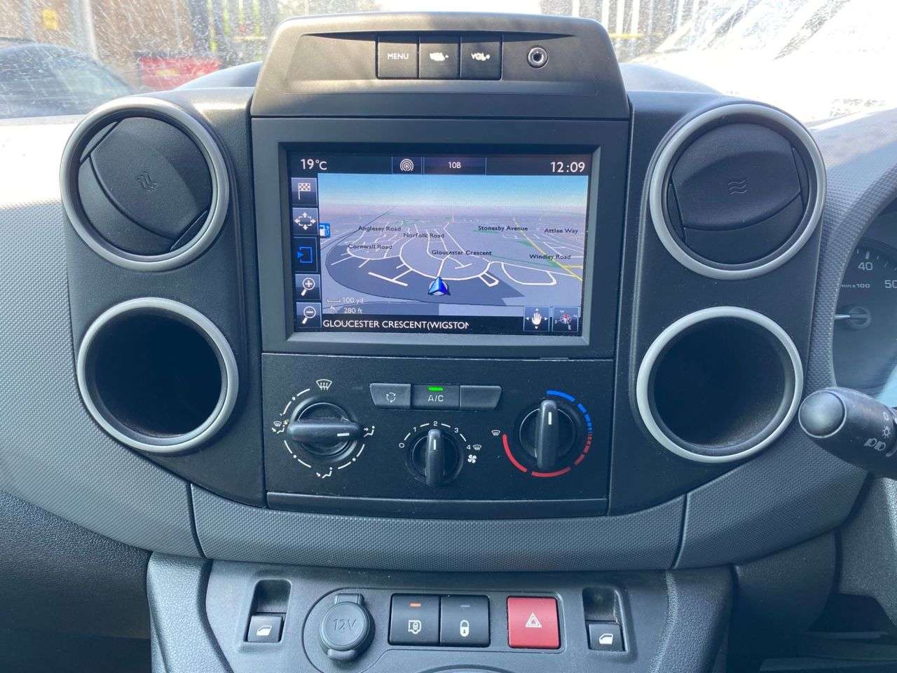 A 2018 PEUGEOT PARTNER 1.6 BLUE HDI PROFESSIONAL L1 SWB 100BHP. AIRCON. SENSORS. LOW 29K MLS. FINA A 2018 PEUGEOT PARTNER 1.6 BLUE HDI PROFESSIONAL L1 SWB 100BHP. AIRCON. SENSORS. LOW 29K MLS. FINA