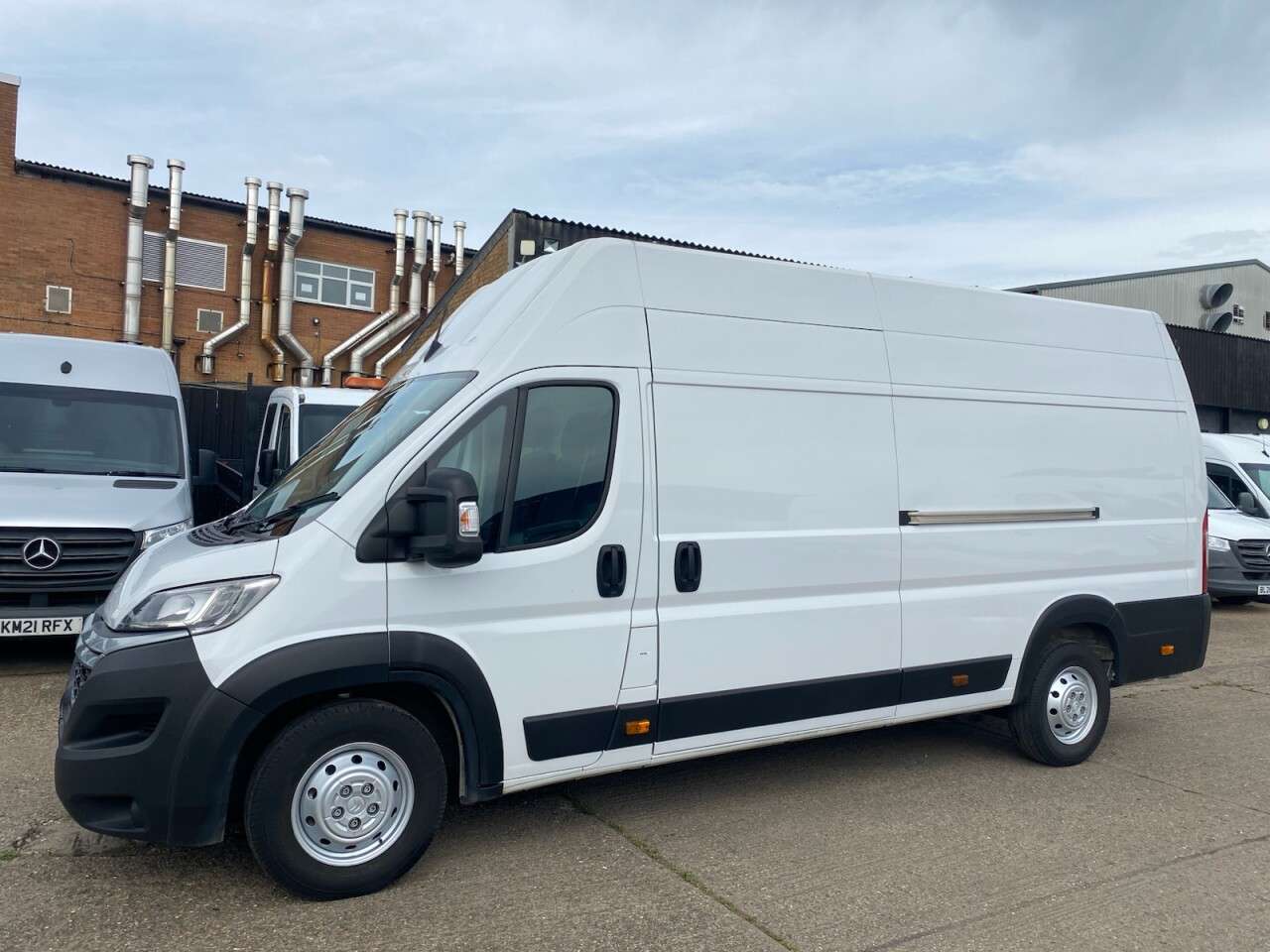 A 2023 CITROEN RELAY 2.2 BLUEHDI 35 ENTERPRISE 140BHP L4 XLWB XTRA H/ROOF. EURO 6 ULEZ. AC. SENS A 2023 CITROEN RELAY 2.2 BLUEHDI 35 ENTERPRISE 140BHP L4 XLWB XTRA H/ROOF. EURO 6 ULEZ. AC. SENS