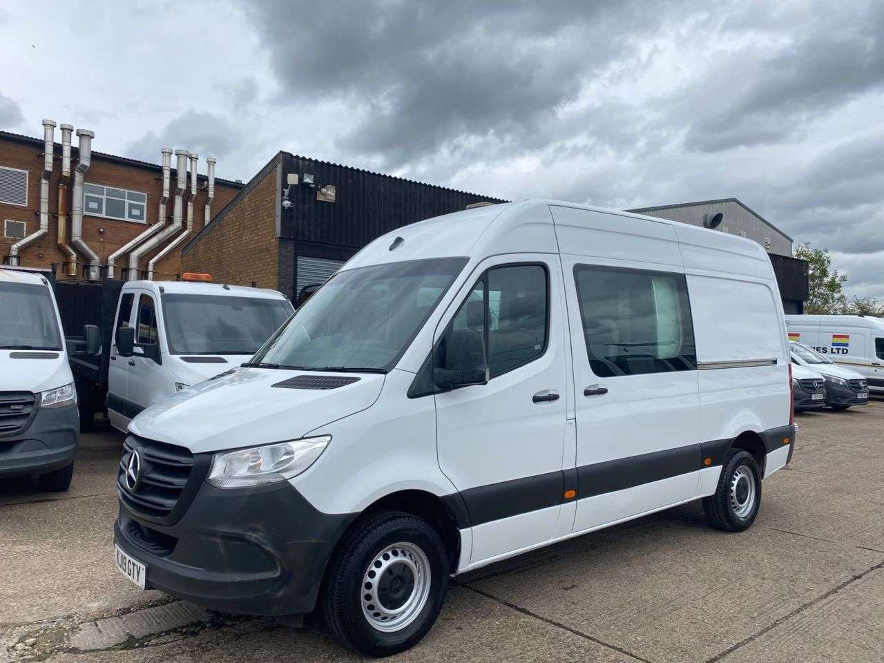 A 2019 MERCEDES-BENZ SPRINTER 2.1 314 CDI L2 H2 MWB H/ROOF 140BHP. RWD. CREW CAB. 5X SEATER. FINANCE. PX. A 2019 MERCEDES-BENZ SPRINTER 2.1 314 CDI L2 H2 MWB H/ROOF 140BHP. RWD. CREW CAB. 5X SEATER. FINANCE. PX.