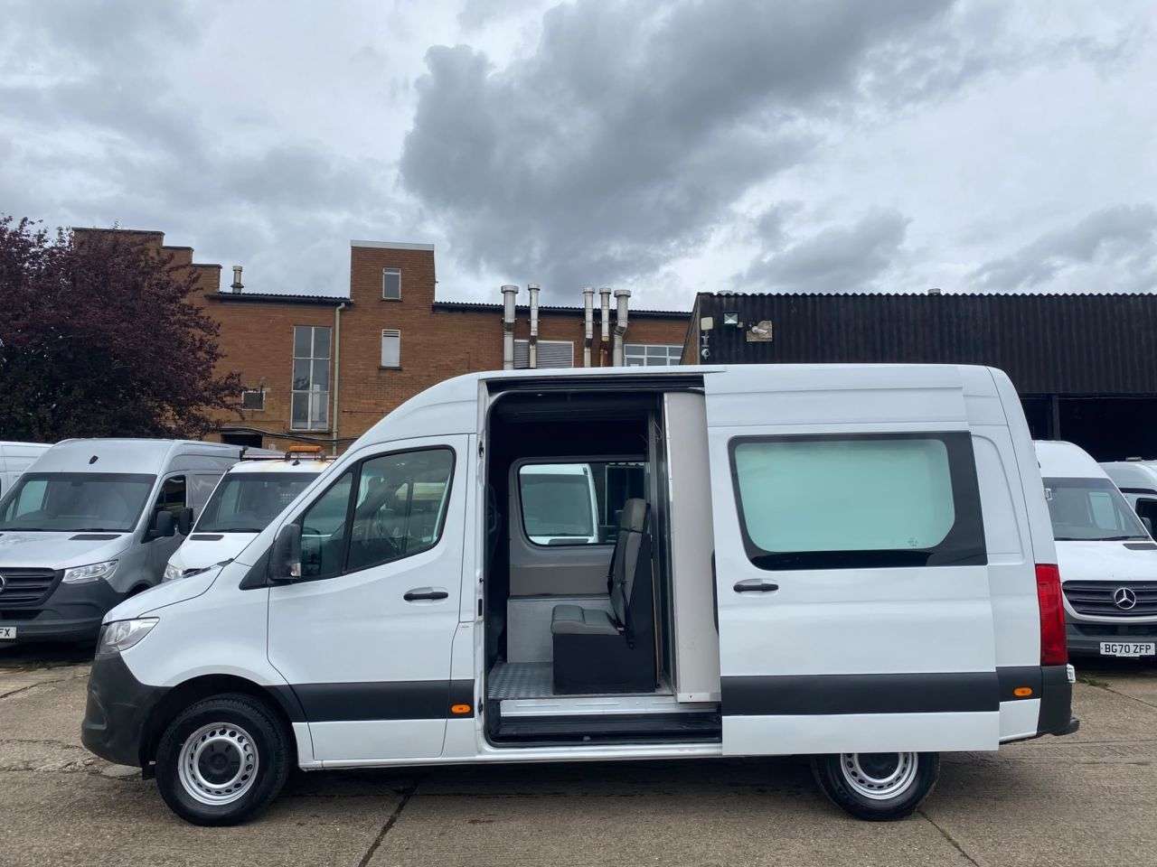 A 2019 MERCEDES-BENZ SPRINTER 2.1 314 CDI L2 H2 MWB H/ROOF 140BHP. RWD. CREW CAB. 5X SEATER. FINANCE. PX. A 2019 MERCEDES-BENZ SPRINTER 2.1 314 CDI L2 H2 MWB H/ROOF 140BHP. RWD. CREW CAB. 5X SEATER. FINANCE. PX.