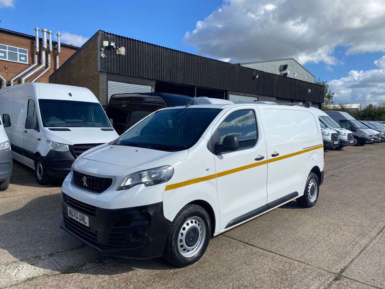 A 2020 PEUGEOT EXPERT 2.0 BLUE HDI PROFESSIONAL MWB 120BHP. AIRCON. APPLE CAR PLAY. FINANCE. PX A 2020 PEUGEOT EXPERT 2.0 BLUE HDI PROFESSIONAL MWB 120BHP. AIRCON. APPLE CAR PLAY. FINANCE. PX