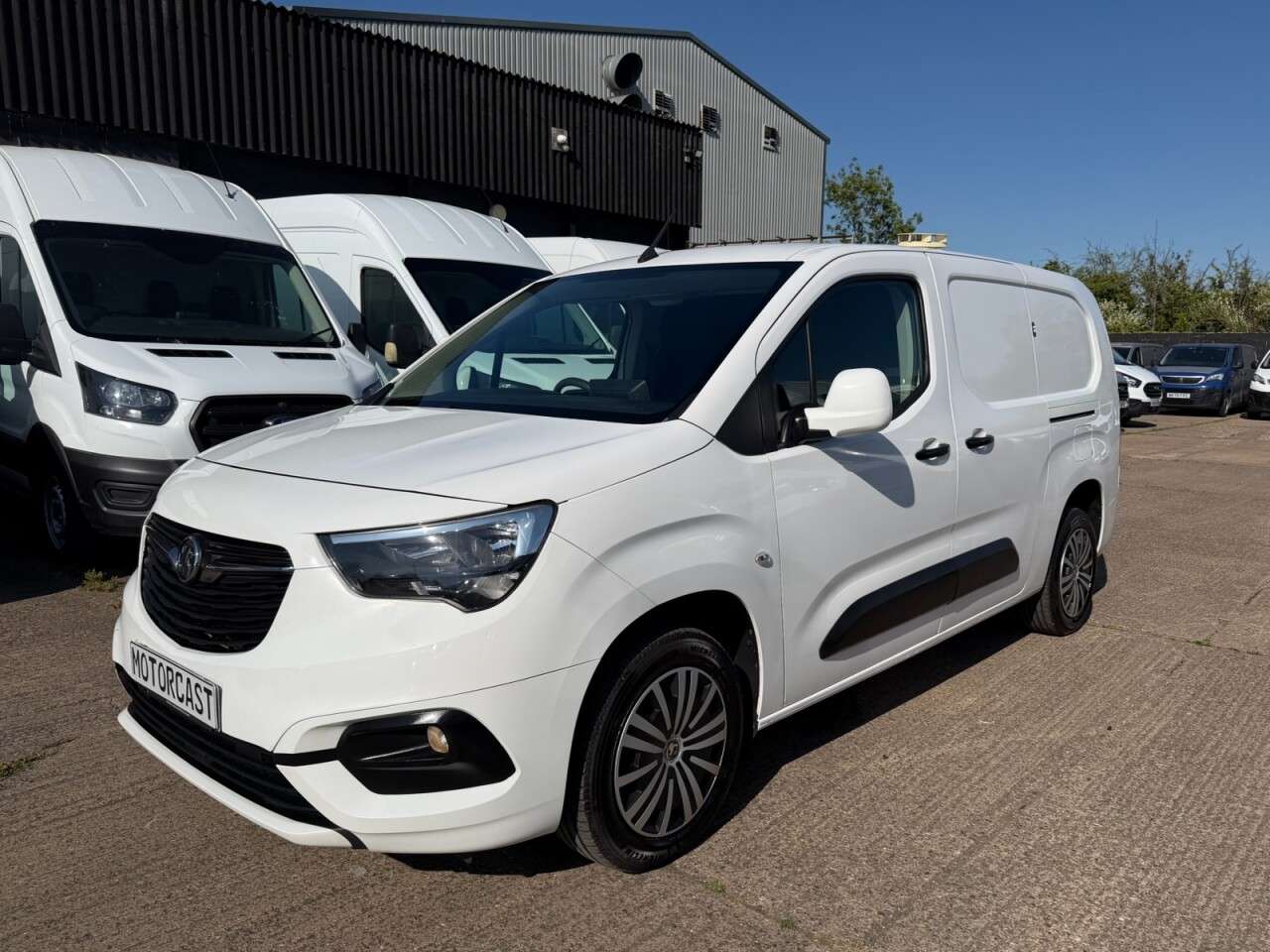 A 2021 VAUXHALL COMBO 1.5 TURBO D 2300 SPORTIVE L2 H1 MWB L/ROOF 100BHP. AC. 81K MLS. EURO 6 ULEZ A 2021 VAUXHALL COMBO 1.5 TURBO D 2300 SPORTIVE L2 H1 MWB L/ROOF 100BHP. AC. 81K MLS. EURO 6 ULEZ