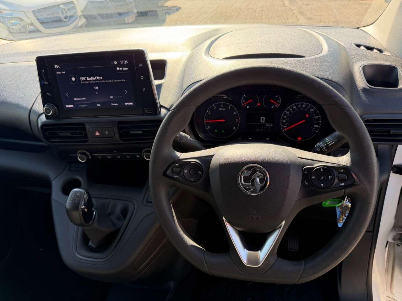 A 2021 VAUXHALL COMBO 1.5 TURBO D 2300 SPORTIVE L2 H1 MWB L/ROOF 100BHP. AC. 81K MLS. EURO 6 ULEZ A 2021 VAUXHALL COMBO 1.5 TURBO D 2300 SPORTIVE L2 H1 MWB L/ROOF 100BHP. AC. 81K MLS. EURO 6 ULEZ