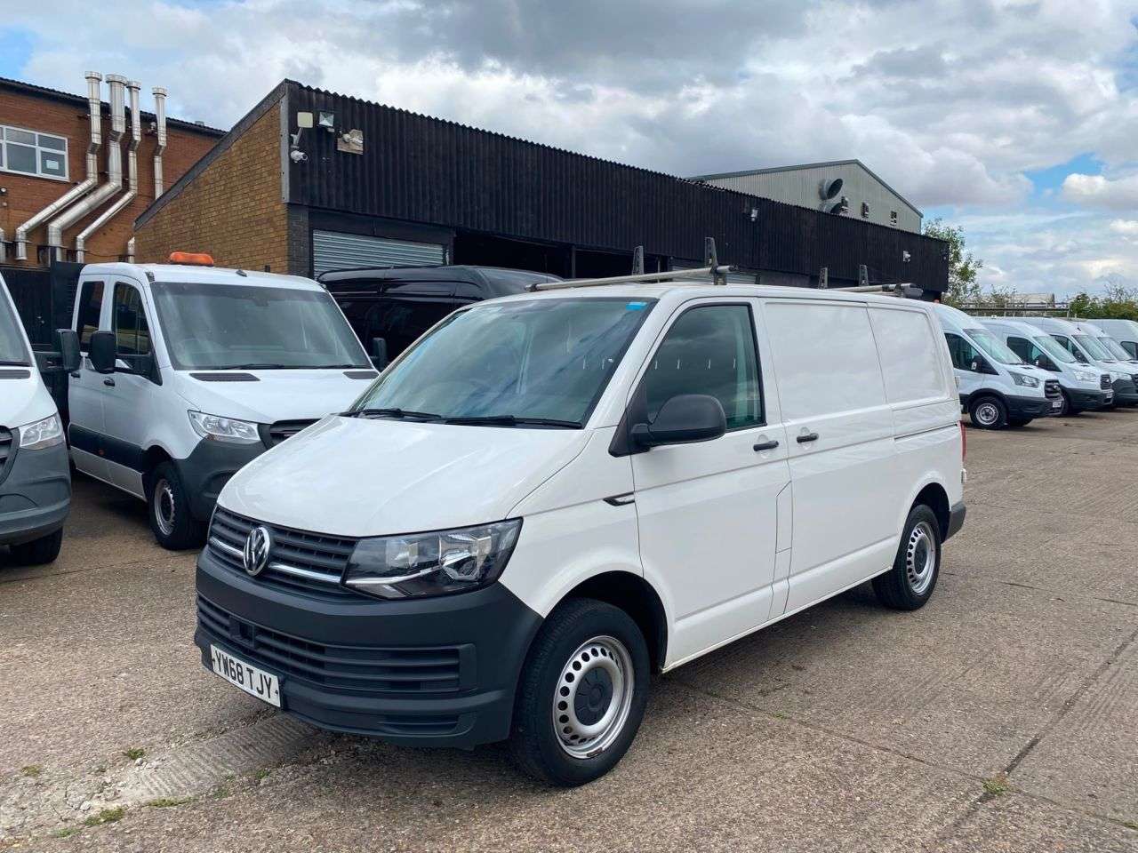 A 2019 VOLKSWAGEN TRANSPORTER 2.0 TDI T32 SWB STARTLINE BMT 102BHP. ROOF RACK. 1 OWNER. FINANCE. PX A 2019 VOLKSWAGEN TRANSPORTER 2.0 TDI T32 SWB STARTLINE BMT 102BHP. ROOF RACK. 1 OWNER. FINANCE. PX