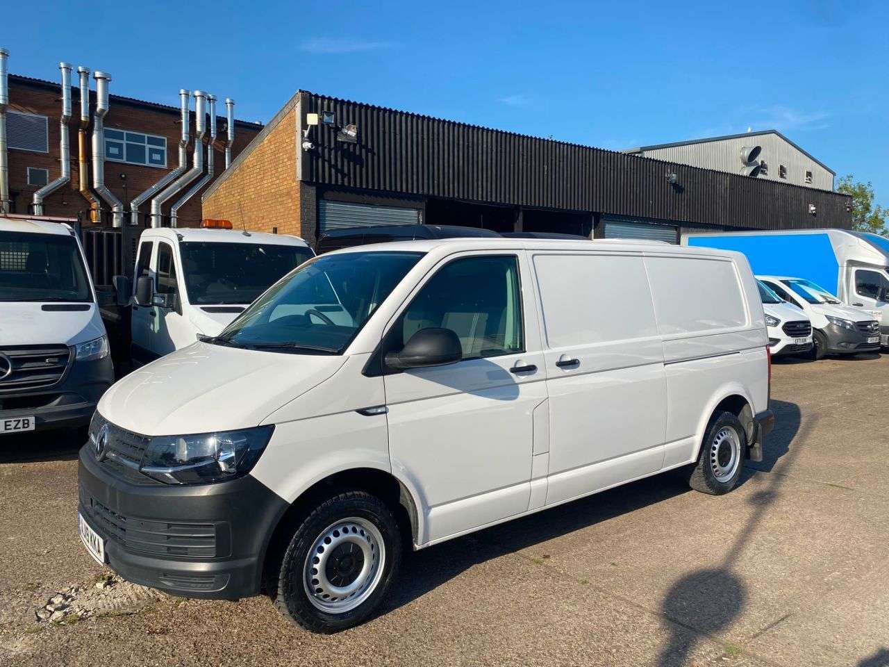 A 2019 VOLKSWAGEN TRANSPORTER 2.0 TDI T32 BLUEMOTION TECH LWB STARTLINE 4MOTION 4WD 150BHP. EURO 6 ULEZ. A 2019 VOLKSWAGEN TRANSPORTER 2.0 TDI T32 BLUEMOTION TECH LWB STARTLINE 4MOTION 4WD 150BHP. EURO 6 ULEZ.
