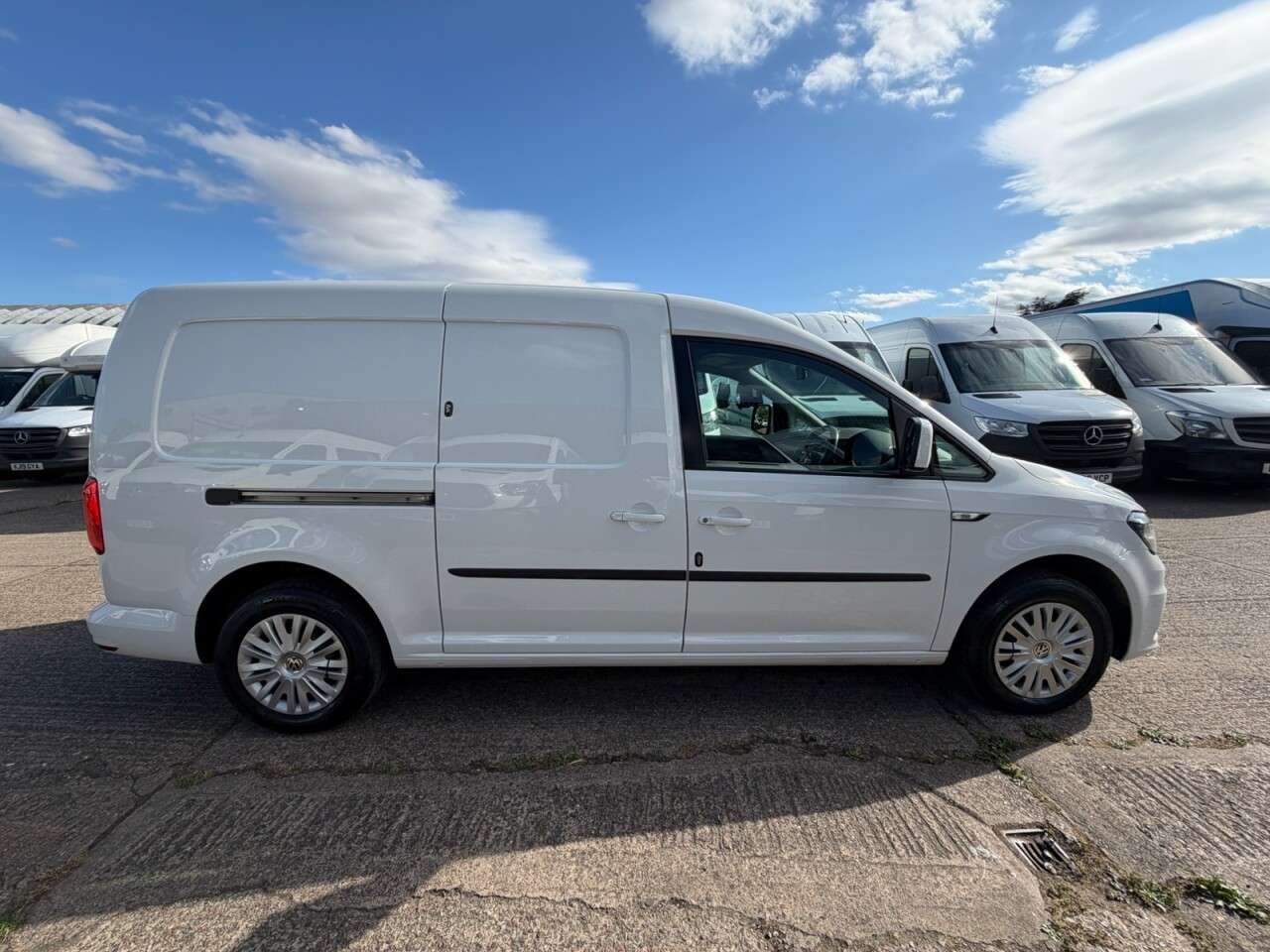 A 2018 VOLKSWAGEN CADDY MAXI 2.0 TDI C20 TRENDLINE LWB 100BHP. EURO 6 ULEZ. AIRCON. SENSORS. FINANCE. PX A 2018 VOLKSWAGEN CADDY MAXI 2.0 TDI C20 TRENDLINE LWB 100BHP. EURO 6 ULEZ. AIRCON. SENSORS. FINANCE. PX