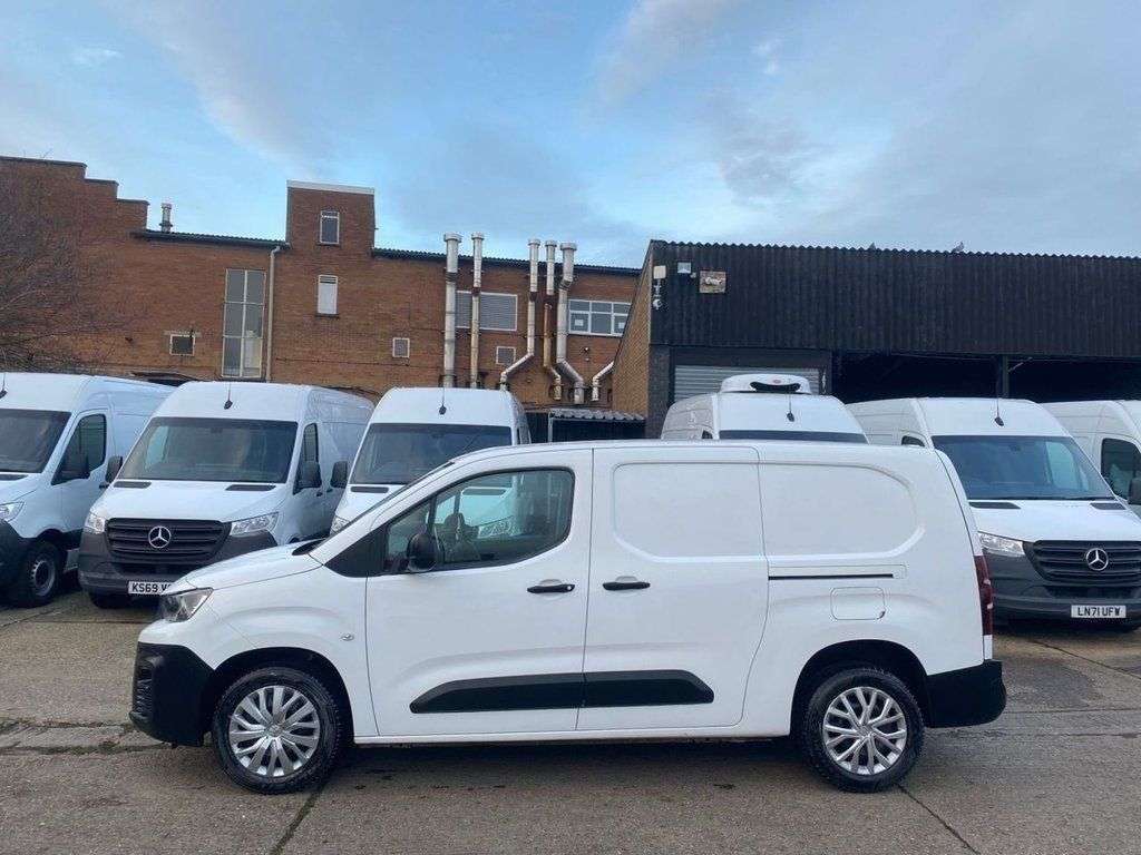 A 2020 PEUGEOT PARTNER 1.5 BLUE HDI PROFESSIONAL LWB 100BHP. LOW 29K MLS. ROOF RACK. AIRCON. FINAN A 2020 PEUGEOT PARTNER 1.5 BLUE HDI PROFESSIONAL LWB 100BHP. LOW 29K MLS. ROOF RACK. AIRCON. FINAN