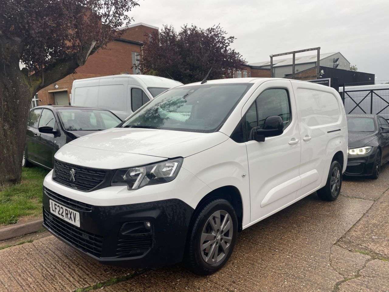 A 2022 PEUGEOT PARTNER BLUEHDI ASPHALT PREMIUM L2 A 2022 PEUGEOT PARTNER BLUEHDI ASPHALT PREMIUM L2