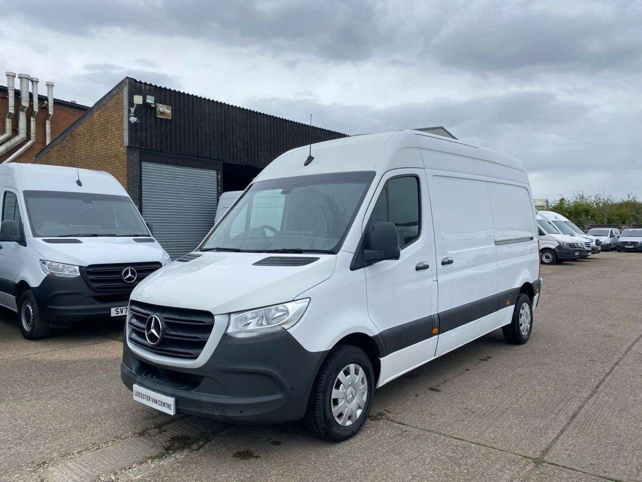 A 2021 MERCEDES-BENZ SPRINTER 2.0 315 CDI L2 H2 MWB H/ROOF PREMIUM 150BHP. RWD. AC. CAMERA. SENSORS. FINA A 2021 MERCEDES-BENZ SPRINTER 2.0 315 CDI L2 H2 MWB H/ROOF PREMIUM 150BHP. RWD. AC. CAMERA. SENSORS. FINA