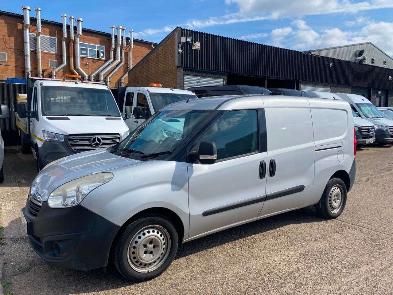A 2017 VAUXHALL COMBO 1.3 CDTI 2300 ECOFLEX 16V 3DR DIESEL MANUAL FWD L2 H1 LWB 95BHP EURO 6 ULEZ A 2017 VAUXHALL COMBO 1.3 CDTI 2300 ECOFLEX 16V 3DR DIESEL MANUAL FWD L2 H1 LWB 95BHP EURO 6 ULEZ