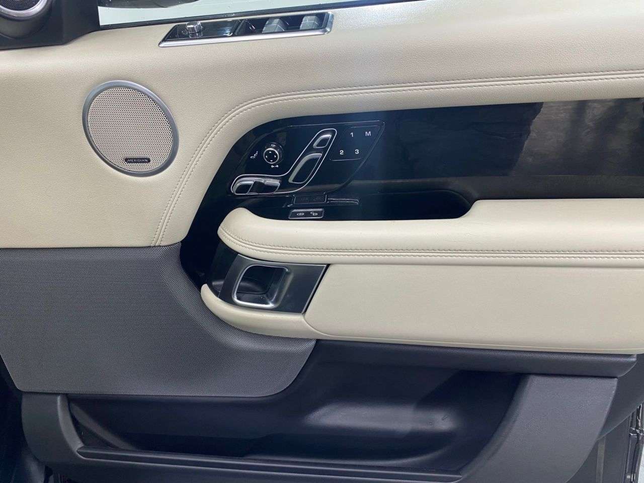 null LAND ROVER RANGE ROVER null LAND ROVER RANGE ROVER