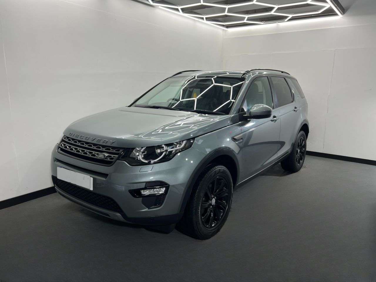 A 2016 LAND ROVER DISCOVERY SPORT 2.0 TD4 SE TECH 5d 180 BHP A 2016 LAND ROVER DISCOVERY SPORT 2.0 TD4 SE TECH 5d 180 BHP