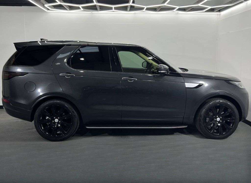 A 2018 LAND ROVER DISCOVERY 3.0 TD6 HSE LUXURY 5d 255 BHP A 2018 LAND ROVER DISCOVERY 3.0 TD6 HSE LUXURY 5d 255 BHP