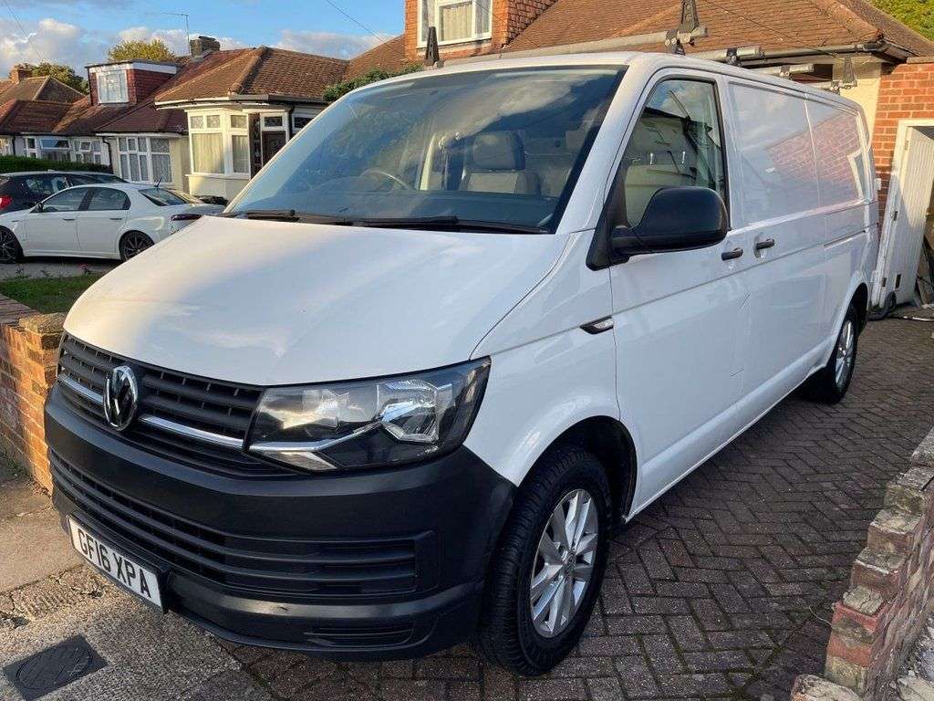 A 2016 VOLKSWAGEN TRANSPORTER T28 TDI P/V STARTLINE BMT A 2016 VOLKSWAGEN TRANSPORTER T28 TDI P/V STARTLINE BMT